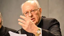 Il Cardinale Lorenzo Baldisseri durante un intervento in Sala Stampa vaticana / Archivio CNA