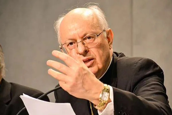 Il Cardinale Lorenzo Baldisseri durante un intervento in Sala Stampa vaticana / Archivio CNA