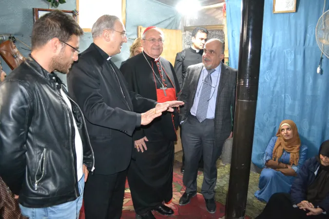Cardinale Sandri in Libano | Il Cardinale Sandri durante una visita nelle strutture per rifugiati in Libano | Manhal Makhoul / L'Ouevre d'Orient