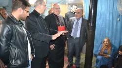 Il Cardinale Sandri durante una visita nelle strutture per rifugiati in Libano / Manhal Makhoul / L'Ouevre d'Orient