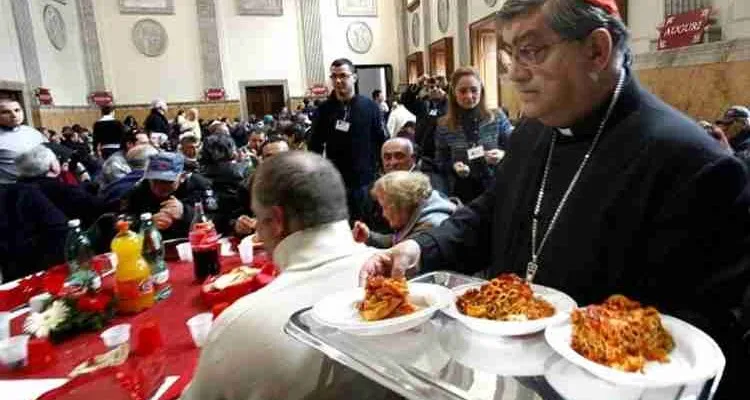 Il Cardinale Sepe con i poveri |  | Napoliflash24