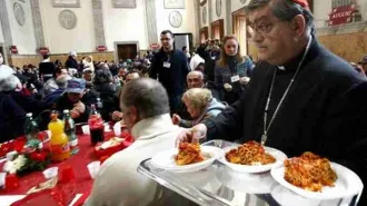 Cardinale Sepe: pranzo di Natale con i poveri in duomo a Napoli