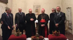 Cardinali e ambasciatori alla preghiera per l' Europa a 660 anni dalla incoronazione di Carlo IV / Angela Ambrogetti