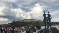 Un momento di preghiera dei membri dell'assemblea CEC, sul in processione sul Danubio durante l'Assemblea Generale di Novi Sad, 31 maggio - 6 giugno 2018 / CEC