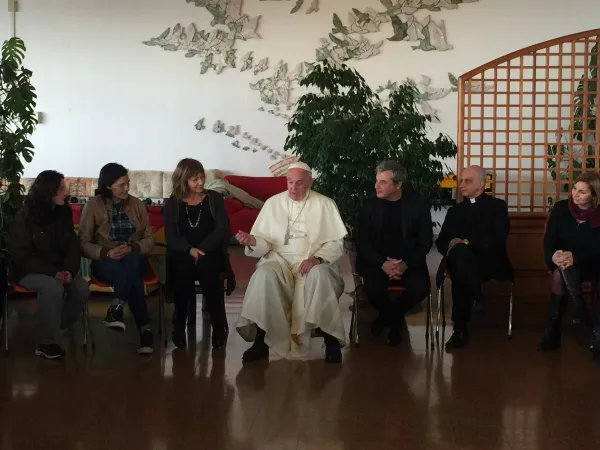Papa Francesco, i venerdì della misericordia | Papa Francesco visita il CeIS  | Twitter @CeIS_Roma