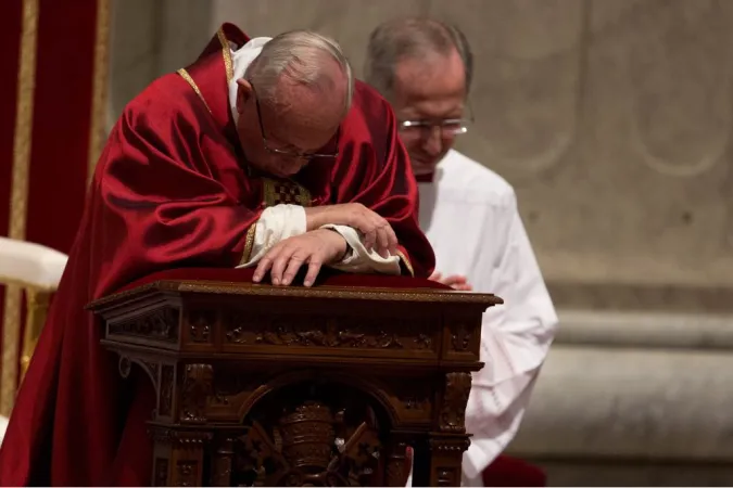 Papa Francesco presiede la Liturgia della Passione |  | Daniel Ibanez CNA