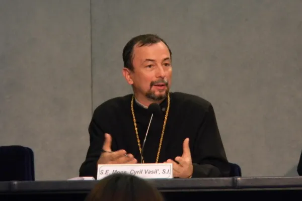 L'arcivescovo Cyril Vasil, segretario della Congregazione delle Chiese Orientali, durante una conferenza in Sala Stampa vaticana / CNA Archive 