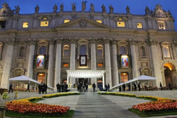 Piazza San Pietro, 27 aprile 2014 / Lauren Cater / Catholic News Agency