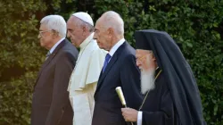 Papa Francesco, Abu Mazen, Shimon Peres, il Patriarca Bartolomeo all'incontro per la Pace nei Giardini Vaticani, 9 giugno 2014 / Alan Holdren / CNA 
