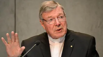 Abusi sui minori, l’attacco al Cardinal Pell. E la risposta del Vaticano