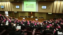 Sinodo 2014, Papa Francesco e i vescovi riuniti per le lodi, 10 ottobre 2014 / Daniel Ibáñez / ACI Group
