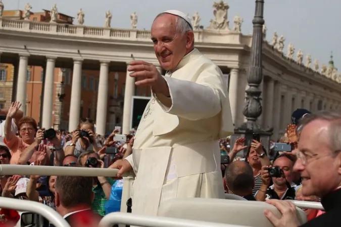 Papa Francesco, udienza generale, Piazza San Pietro, Maggio 2015 | Daniel Ibáñez / CNA