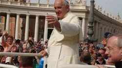 Papa Francesco, udienza generale, Piazza San Pietro, Maggio 2015 / Daniel Ibáñez / CNA