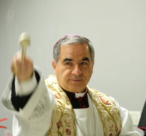 L'arcivescovo Becciu |  | CNA