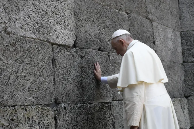 Il Papa al Muro del Tempio  |  | Osservatore Romano / Aci Group