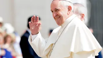 Il Papa: "Quanti di voi sono andati a farsi leggere le mani invece di pregare il Signore?"