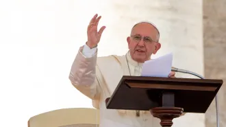 “La donna, sacra o schiava?” Papa Francesco invia un messaggio alla Tendopoli San Gabriele