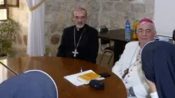 L'arcivescovo Pizzaballa e il vescovo Marcuzzo durante un incontro con le Suore del Rosario / Lpj.org