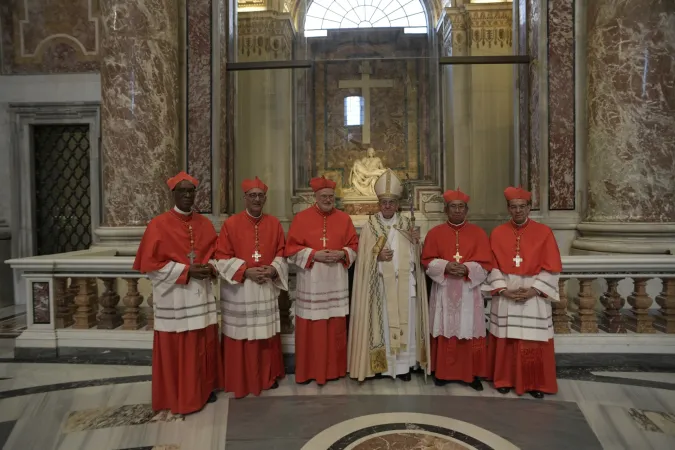 Il Papa e i nuovi cardinali  |  | Osservatore Romano / Aci Group