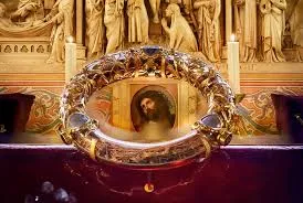 Corona di spine | La corona di spine conservata nella cattedrale di Notre Dame | Facebook
