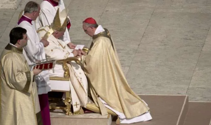Giovanni Paolo II crea cardinale il futuro Papa Francesco  |  | Foto: ©GIANCARLO GIULIANI/CPP