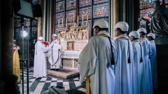 Notre Dame, una Messa a due mesi dall'incendio. “La pietra angolare è Cristo”