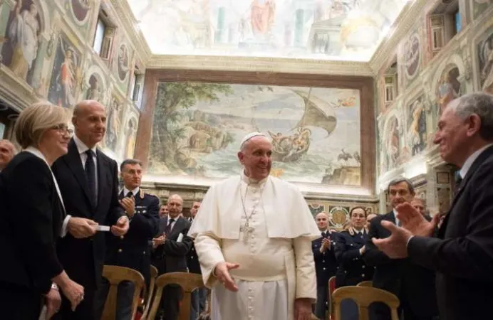 Papa Francesco | L'incontro del 2015 di Papa Francesco con l'Ispettorato Vaticano  | Vatican News / Archivio ACI Stampa