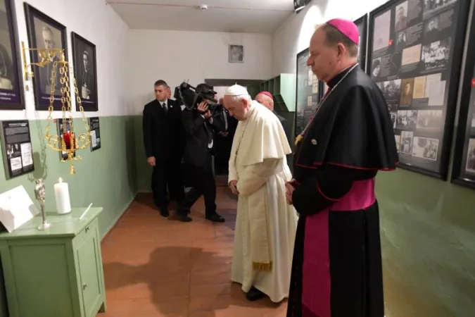 Il Papa visita il Museo delle occupazioni e lotte per la libertà |  | Vatican Media