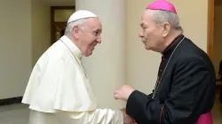 Papa Francesco e l'arcivescovo Ioan Robu nel loro incontro durante le visite ad limina dei vescovi di Romania  / Vatican Media / ACI Group