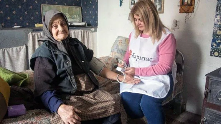 Caritas Bulgaria | Una delle assistenze che Caritas Bulgaria presta alle persone anziane  | caritas.bg