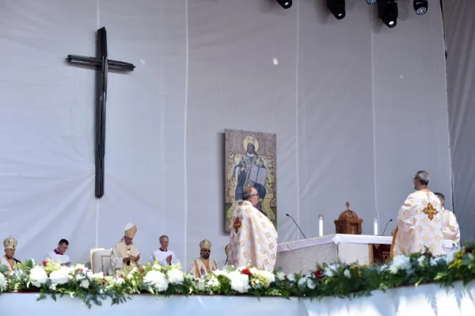 Papa Francesco alla Divina Liturgia a BlajFoto: Vatican Media