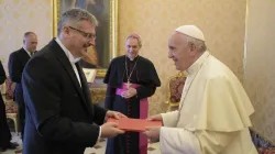 L'ambasciatore della Repubblica Ceca presso la Santa Sede, Vaclav Kolaja, alla presentazione delle lettere credenziali a Papa Francesco  / Vatican Media / ACI Group