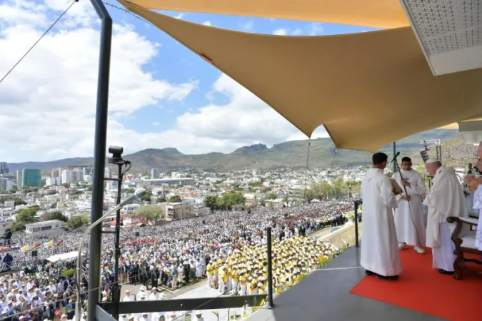 Papa Francesco celebra la messa a Port Louis  |  | Vatican Media