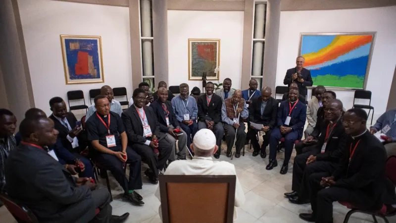 Papa Francesco e i gesuiti in Mozambico | Papa Francesco durante l'incontro con gesuiti del Mozambico, 5 settembre 2019  | Vatican News / Dicastero per la Comunicazione 