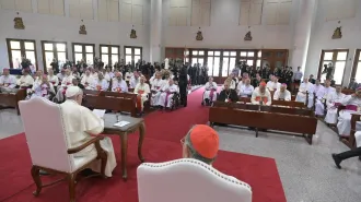 Papa Francesco chiede ai vescovi della Tailandia di non clericalizzare i laici 