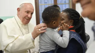 Il Papa alla Cittadella della Carità. "Servono preti pazzi di compassione"