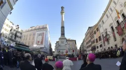 Un passato omaggio di Papa Francesco all'Immacolata di Piazza di Spagna / Vatican Media / ACI Group