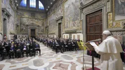 Papa Francesco durante il discorso di inizio anno al Corpo Diplomatico accreditato presso la Santa Sede, Sala Regia, Palazzo Apostolico Vaticano, 9 gennaio 2020 / Vatican Media / ACI Group