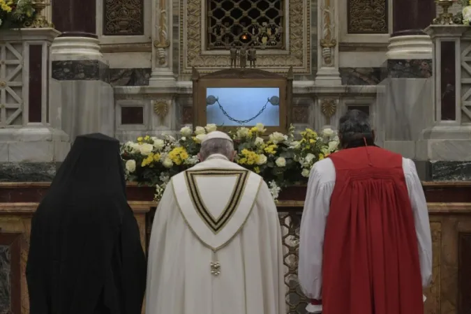 L'omaggio alla tomba di san Paolo  |  | Vatican Media