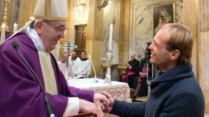 Il Papa e il suo nuovo segretario a Sant' Anna il 17 marzo 2013 |  | Vatican Media 