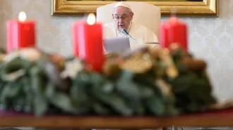 Natale. Il Papa: "Ci attendono restrizioni e disagi, ma pensiamo a Maria e Giuseppe!"