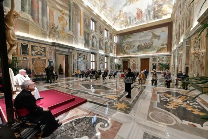 Papa Francesco riceve una Delegazione del Centro Francescano di Solidarietà, di Firenze |  | Vatican Media 