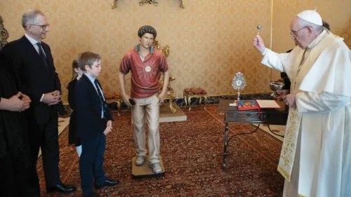 Il Papa benedice la statua di Carlo Acutis |  | Vatican Media / ACI group