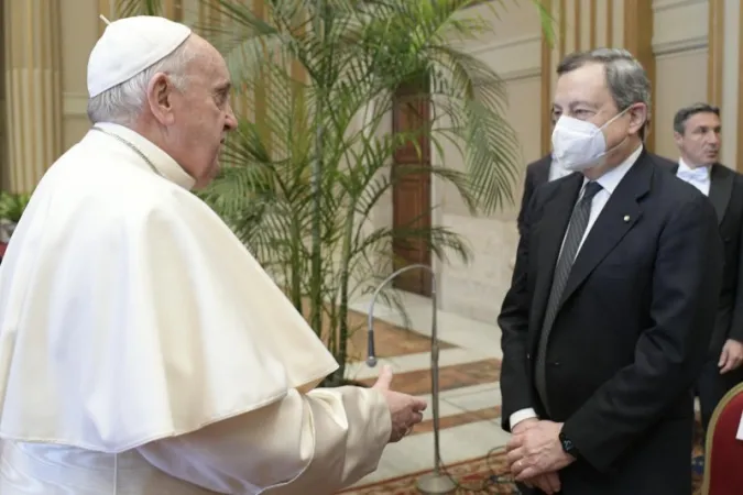 Il Papa e il primo ministro italiano Mario Draghi  |  | Vatican Media 