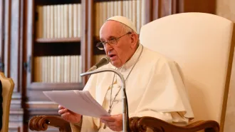 Papa Francesco: "I santi sono ancora qui, non lontani da noi"