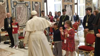 Papa Francesco e gli abusi sui minori, lottare contro questa abitudine vecchia di coprire