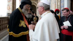 Uno degli incontri tra Papa Francesco e Papa Tawadros / Vatican News 