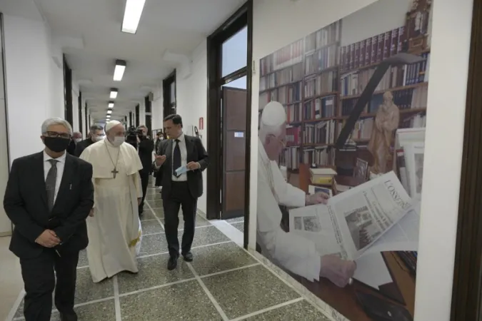 Papa Francesco alla Radio Vaticana |  | Vatican Media 