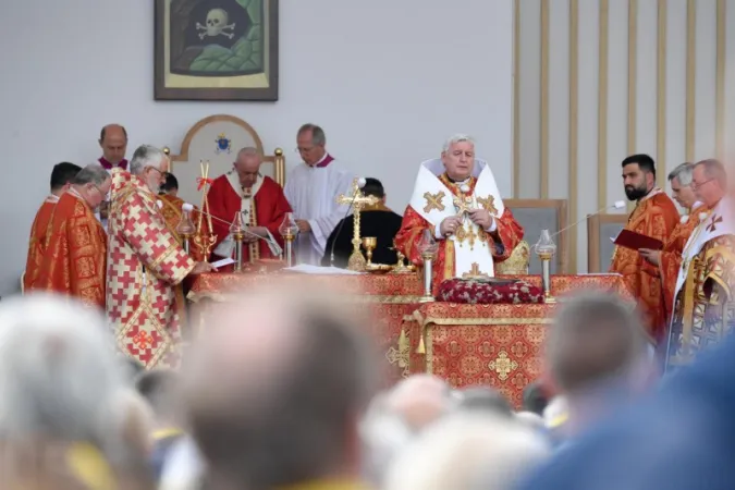 La Divina Liturgia presieduta dal Papa  |  | Vatican Media 