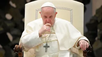  Abusi in Francia, il dolore del Papa. "La Chiesa sia una casa sicura per tutti"